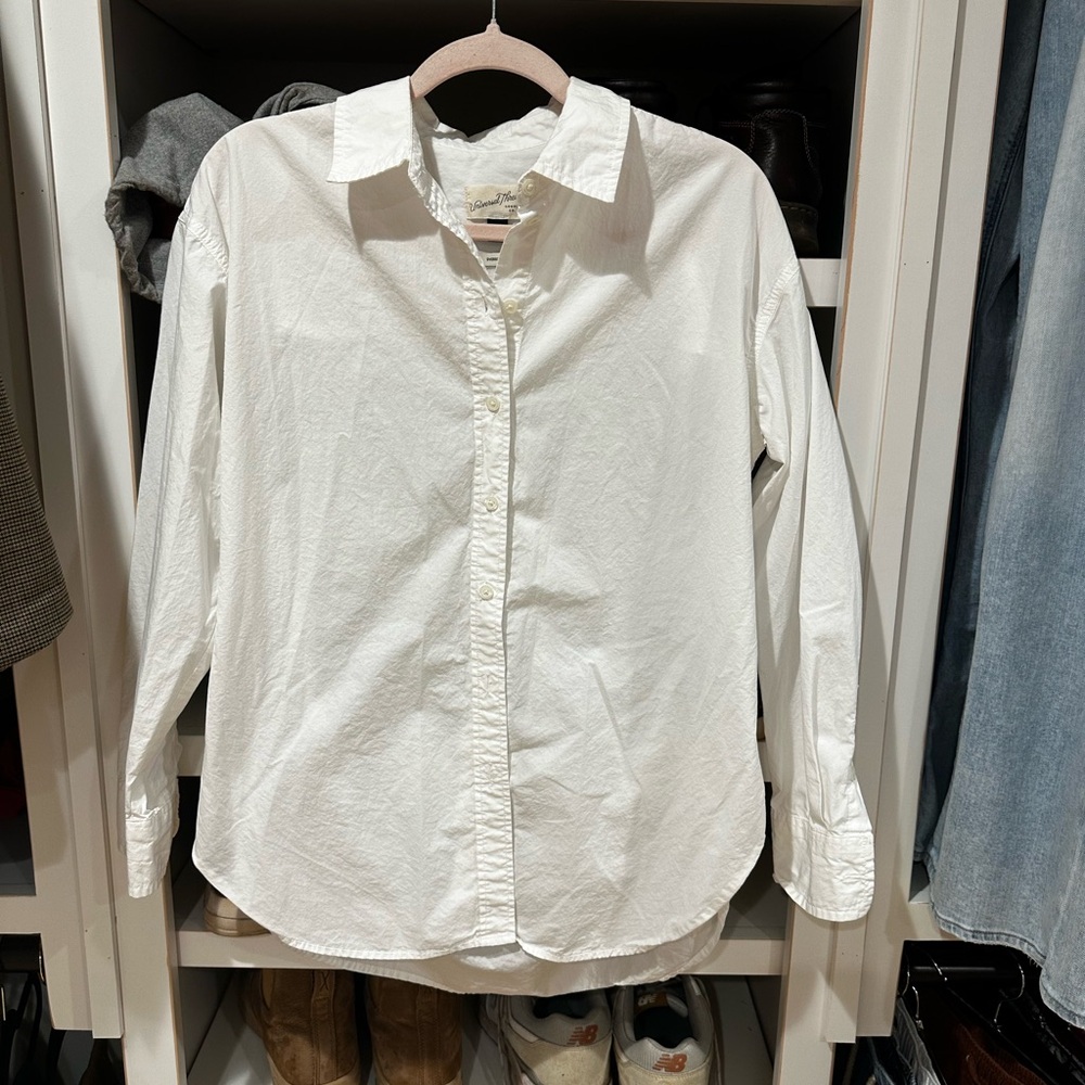 Universal Thread White Button-Down Shirt - Classic Collared Top